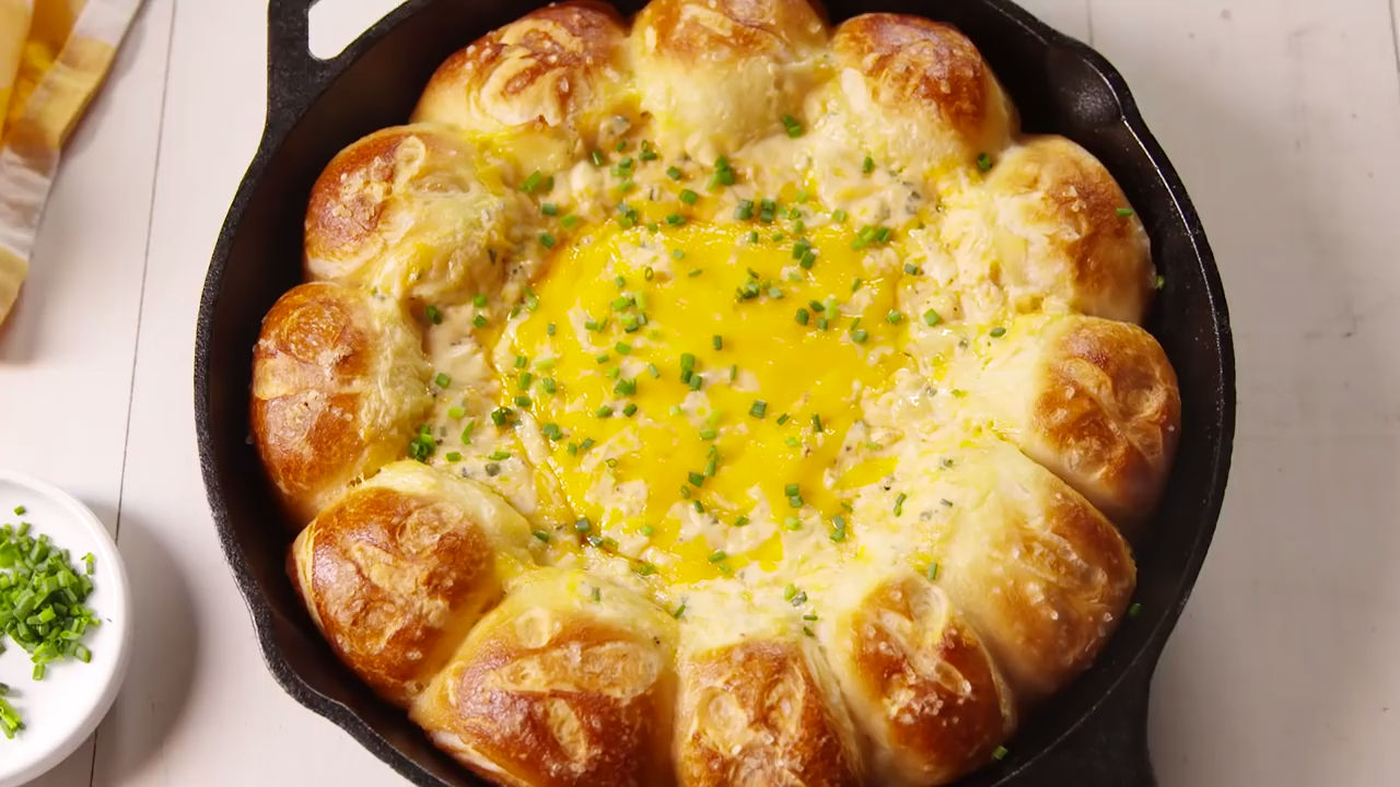4th of July Pretzel Ring Beer Cheese Dip in a Skillet